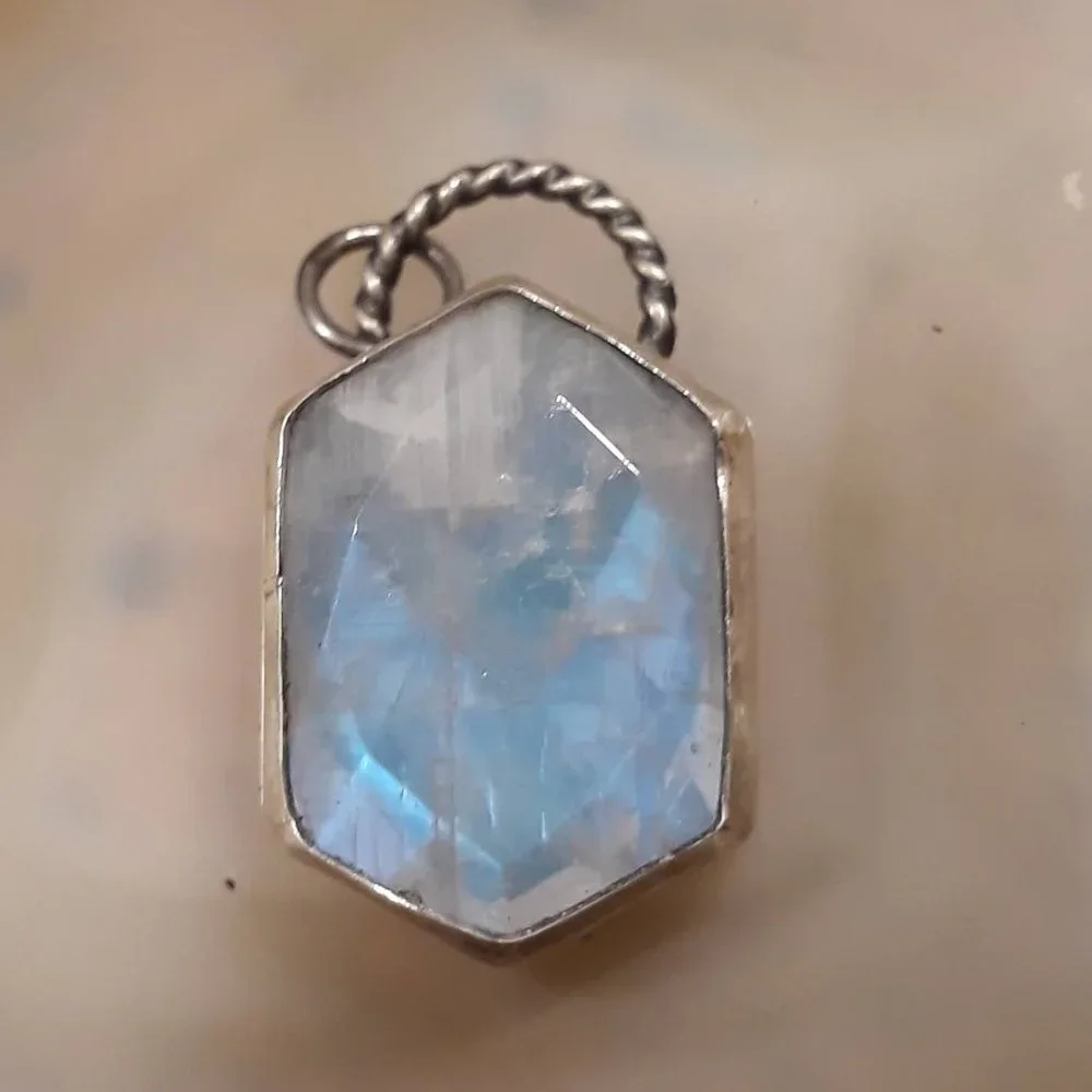 Flashy Moonstone Pendant - Picture 7 of 8